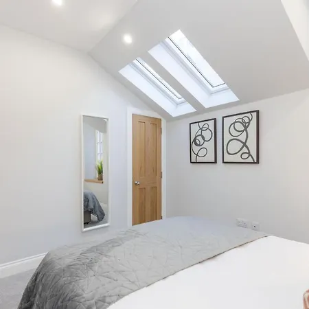 Dragon Suites - Yukina Suite - 2 Bed City Centre House With Garden-2